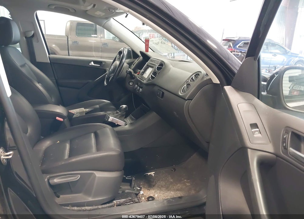 2012 VOLKSWAGEN TIGUAN VIN: WVGBV7AX2CW503301