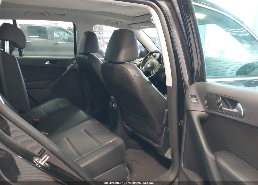 2012 VOLKSWAGEN TIGUAN VIN: WVGBV7AX2CW503301