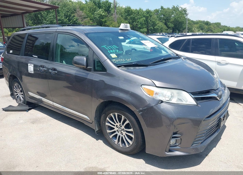 2019 TOYOTA SIENNA XLE 8 PASSENGER VIN: 5TDYZ3DC8KS984173