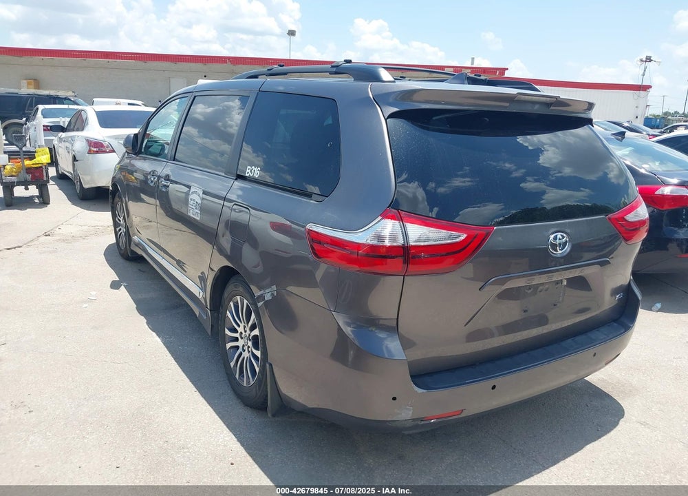 2019 TOYOTA SIENNA XLE 8 PASSENGER VIN: 5TDYZ3DC8KS984173
