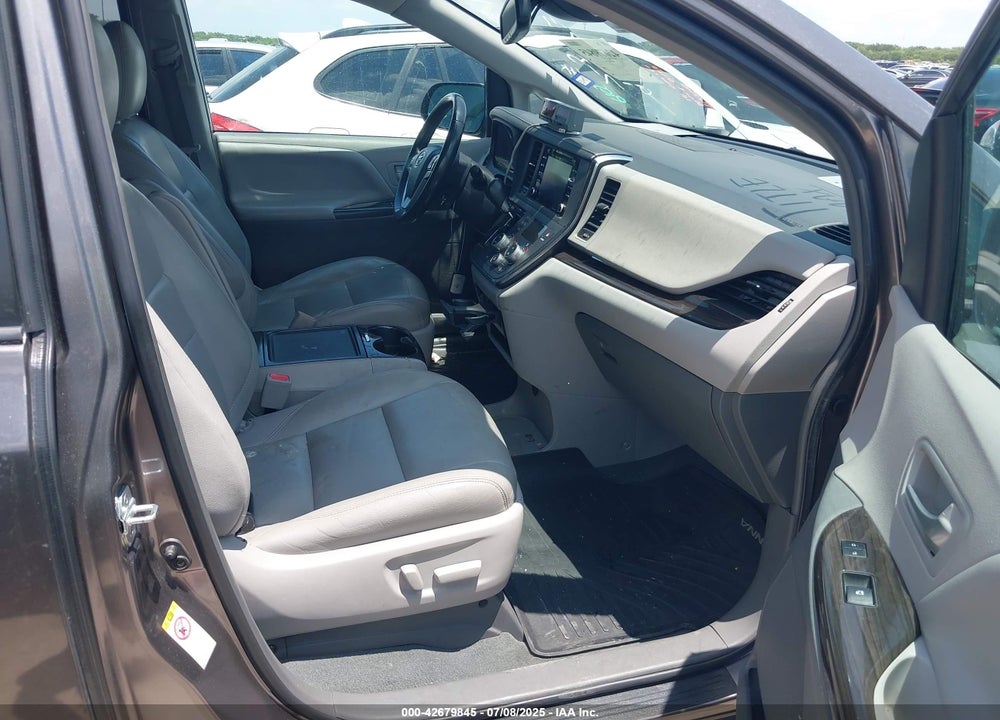 2019 TOYOTA SIENNA XLE 8 PASSENGER VIN: 5TDYZ3DC8KS984173