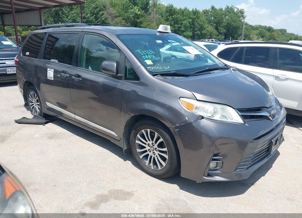 2019 TOYOTA SIENNA XLE 8 PASSENGER VIN: 5TDYZ3DC8KS984173
