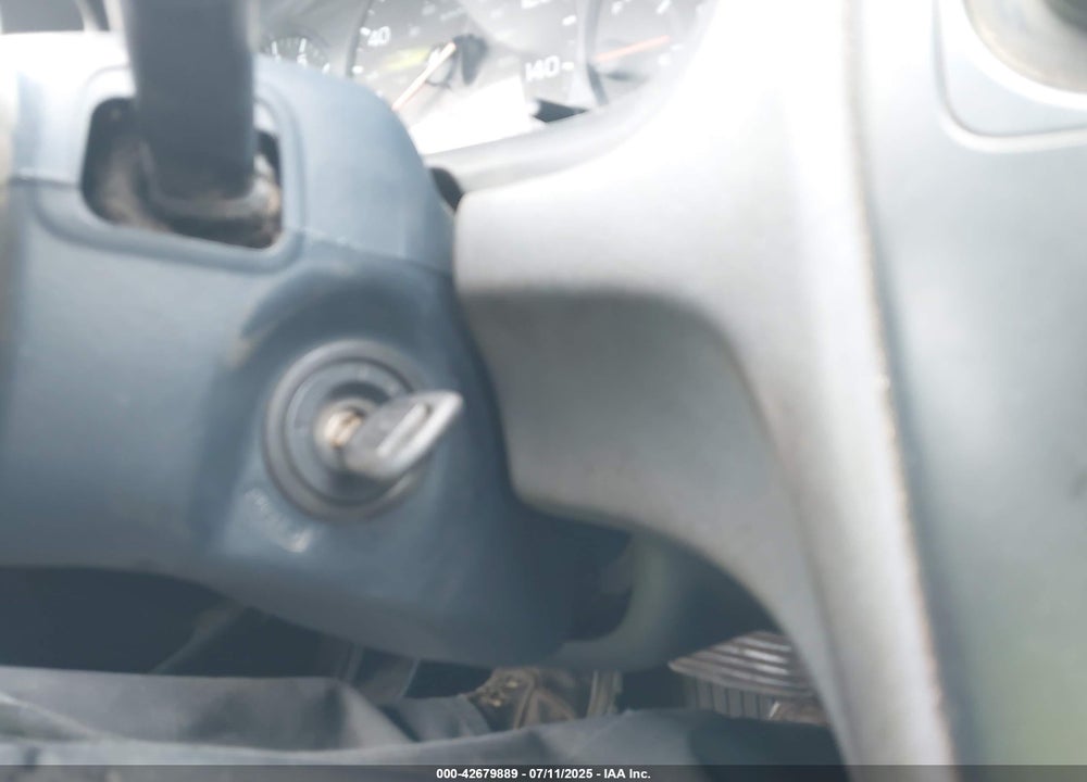 2001 HONDA ACCORD 2.3 LX VIN: JHMCG56481C005770
