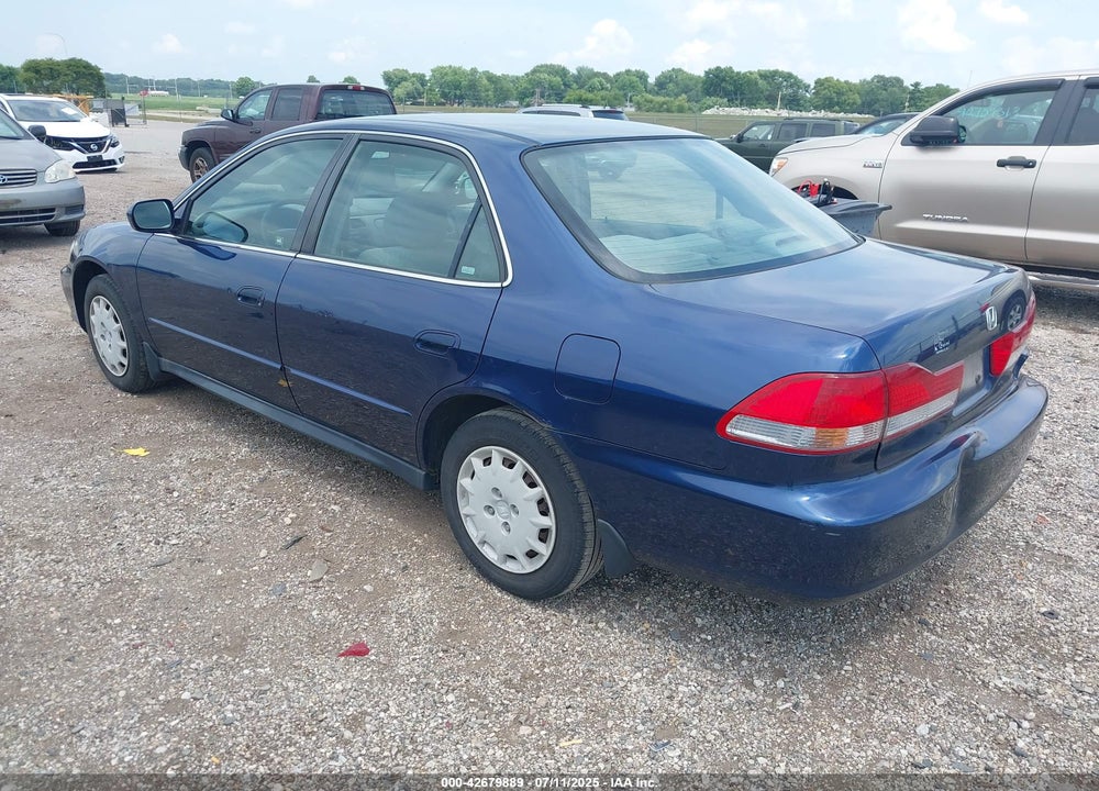 2001 HONDA ACCORD 2.3 LX VIN: JHMCG56481C005770