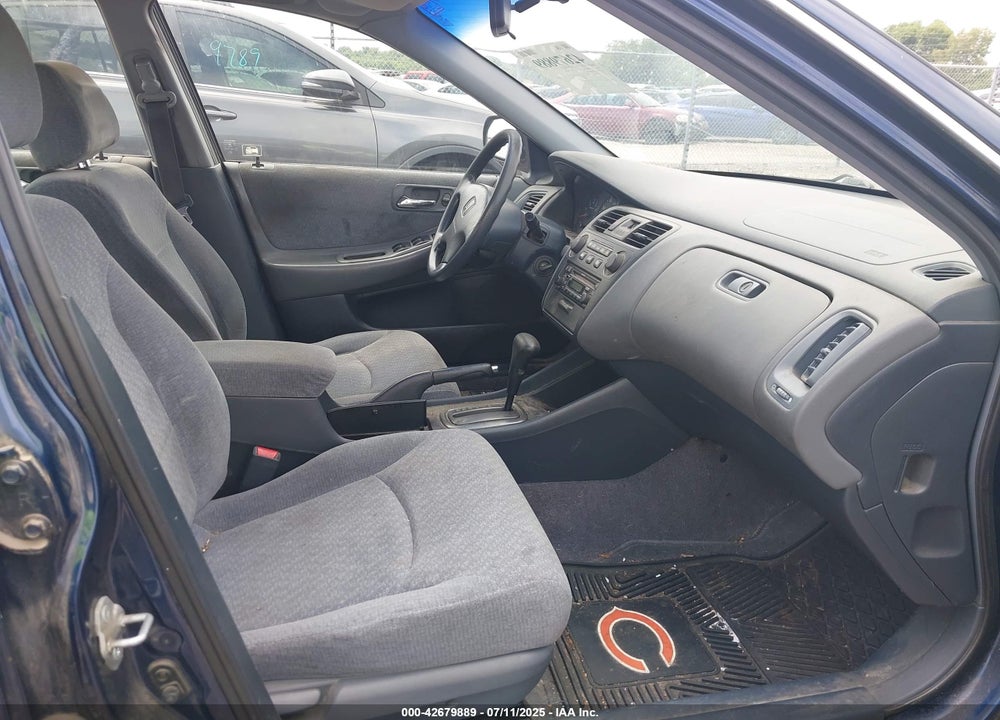 2001 HONDA ACCORD 2.3 LX VIN: JHMCG56481C005770