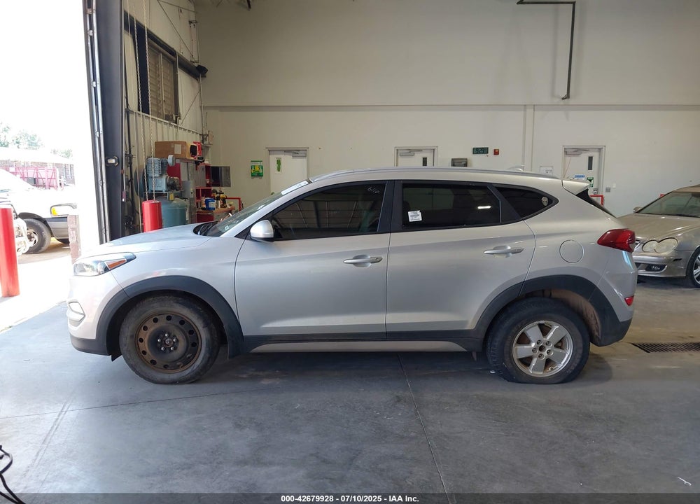 2018 HYUNDAI TUCSON VIN: KM8J33A4XJU684785