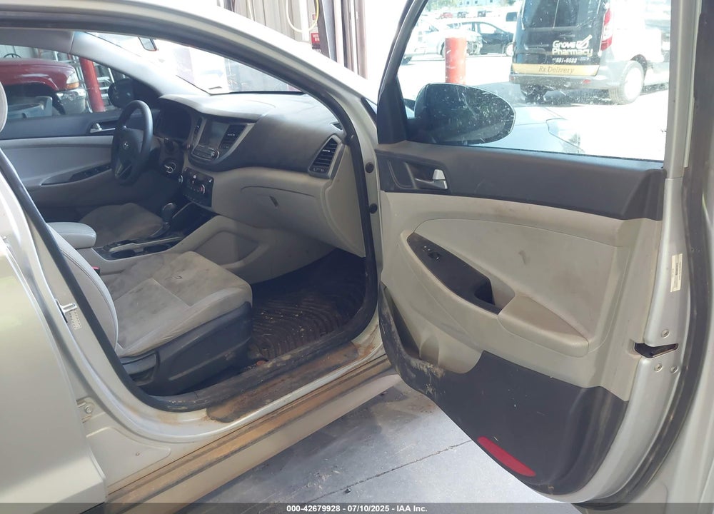 2018 HYUNDAI TUCSON VIN: KM8J33A4XJU684785