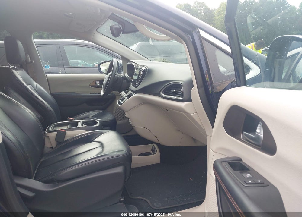 2017 CHRYSLER PACIFICA TOURING L VIN: 2C4RC1BG1HR675968