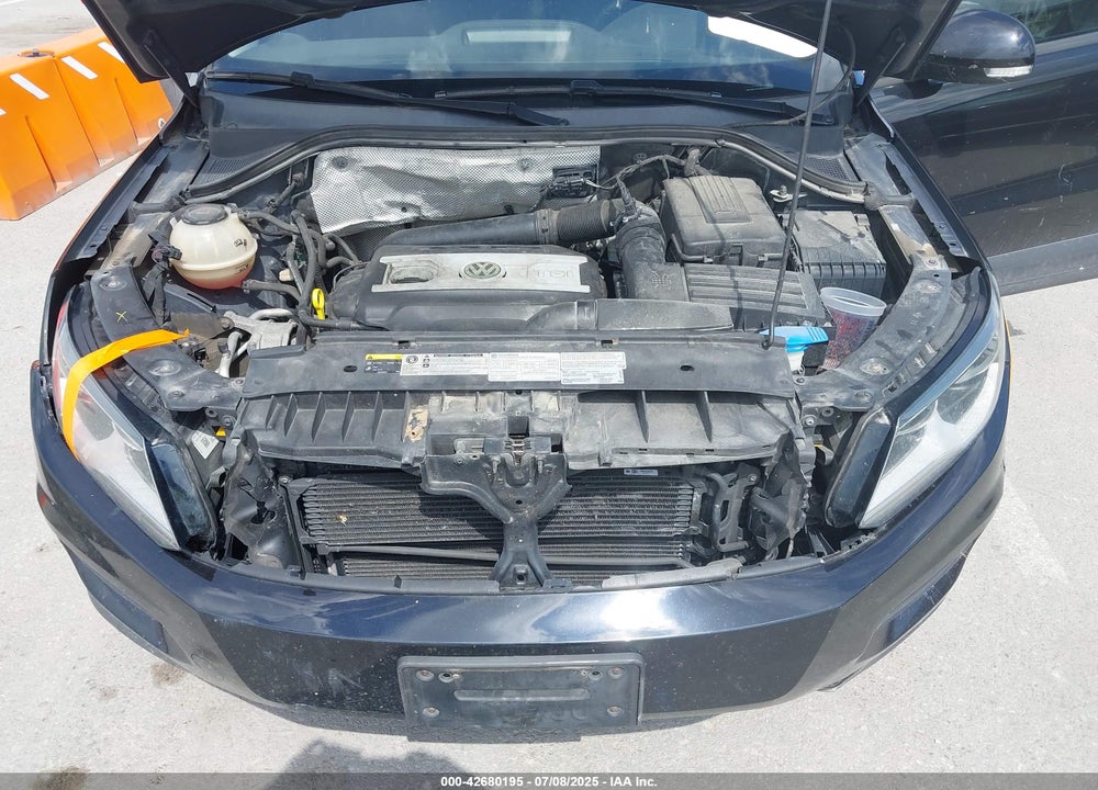 2017 VOLKSWAGEN TIGUAN VIN: WVGBV7AX8HK045178