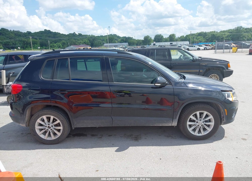 2017 VOLKSWAGEN TIGUAN VIN: WVGBV7AX8HK045178