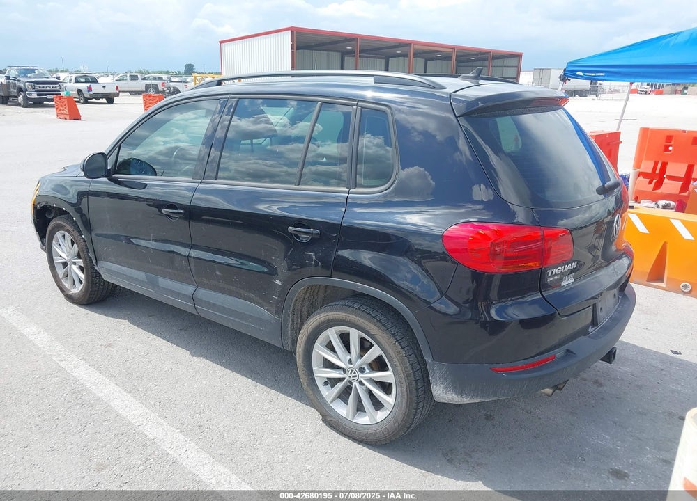 2017 VOLKSWAGEN TIGUAN VIN: WVGBV7AX8HK045178