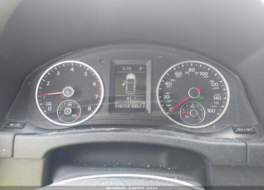 2017 VOLKSWAGEN TIGUAN VIN: WVGBV7AX8HK045178