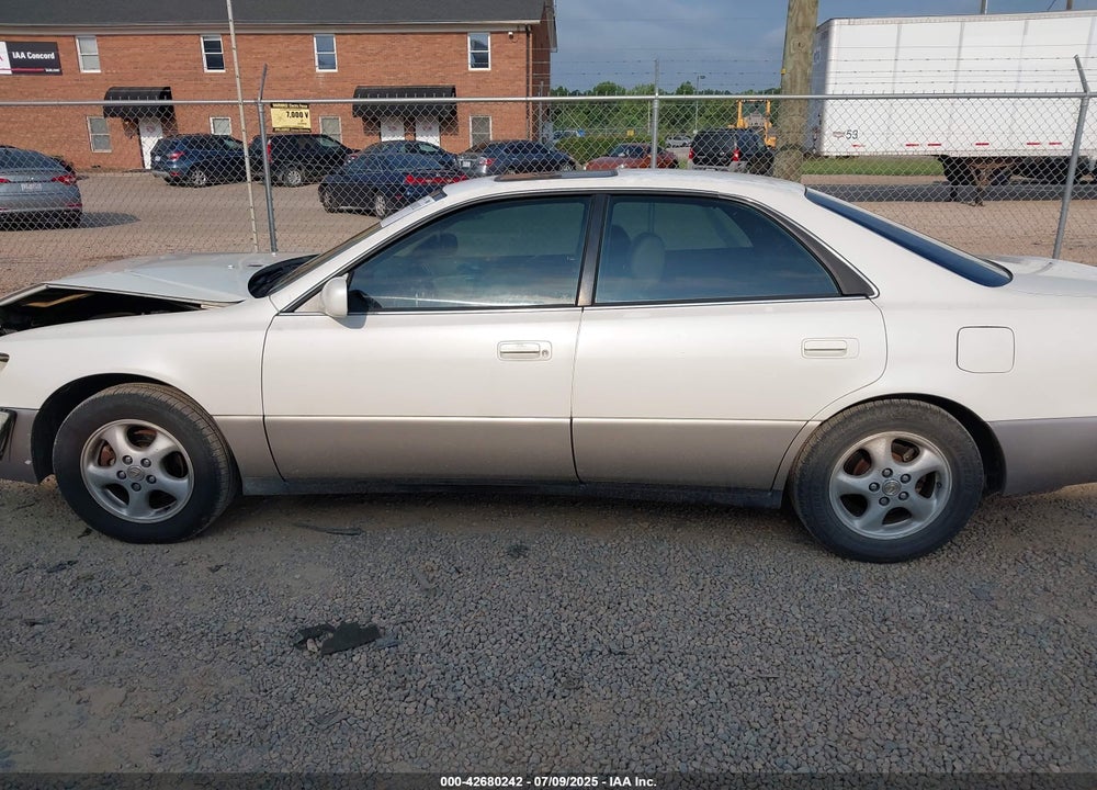 1998 LEXUS ES 300 VIN: JT8BF28G2W0131104