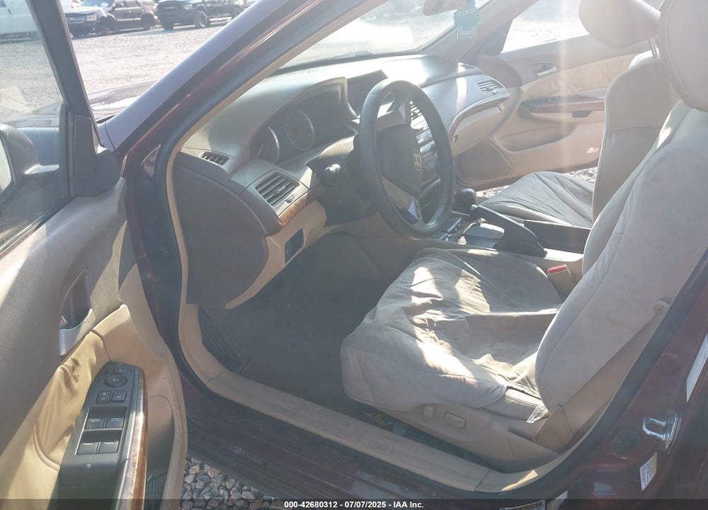 2008 HONDA ACCORD VIN: 1HGCP26808A085205