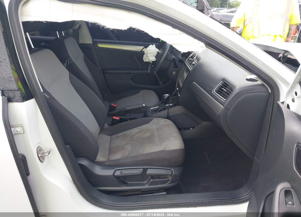 2017 VOLKSWAGEN JETTA VIN: 3VW2B7AJ1HM258181