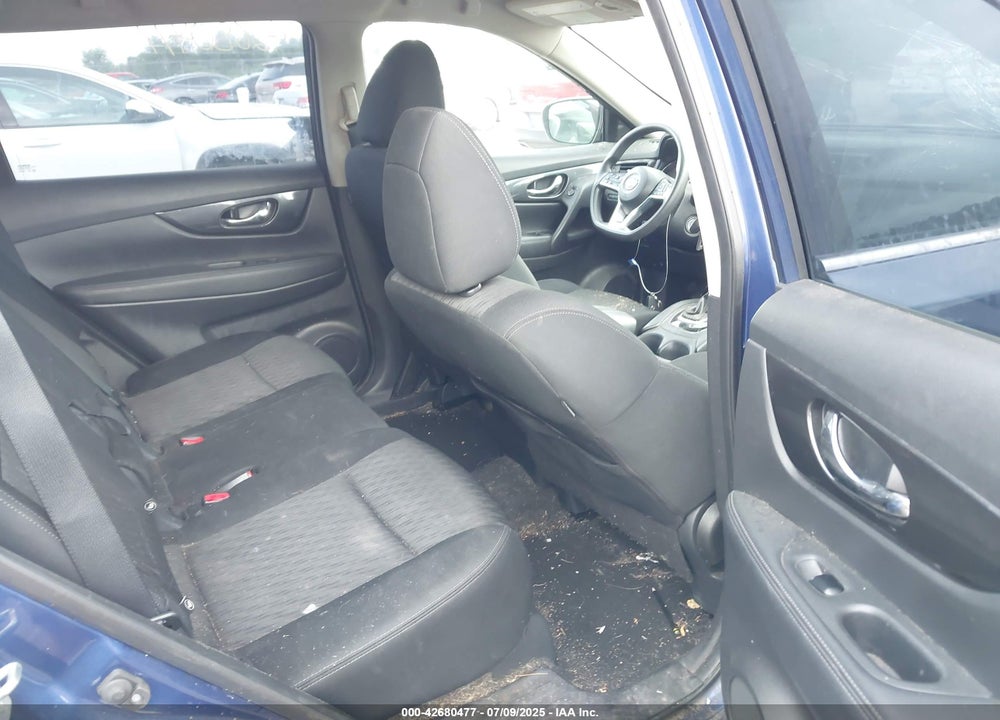 2018 NISSAN ROGUE VIN: KNMAT2MV0JP547596