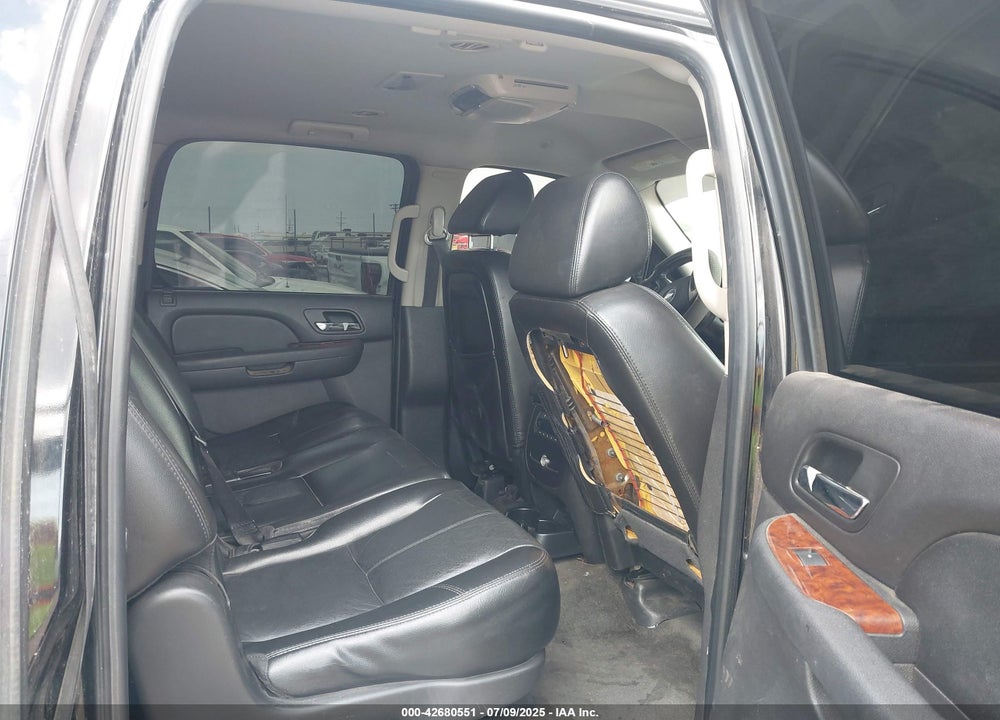 2007 CHEVROLET SUBURBAN 1500 VIN: 3GNFC16017G165602