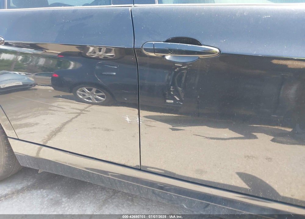 2011 BMW 3 SERIES VIN: WBAPH7G57BNN05182