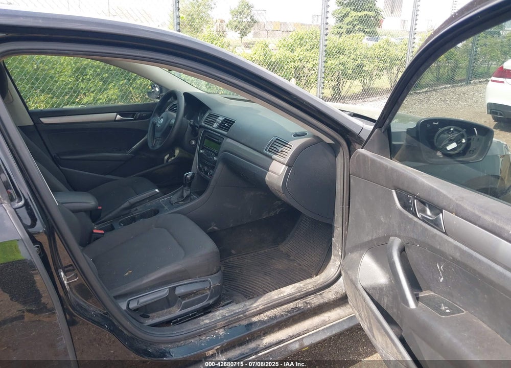 2014 VOLKSWAGEN PASSAT VIN: 1VWAS7A31EC097843