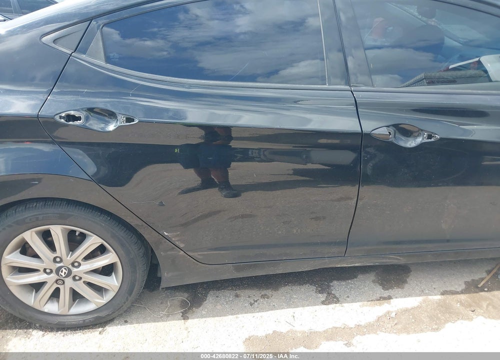 2014 HYUNDAI ELANTRA VIN: 5NPDH4AE3EH458721