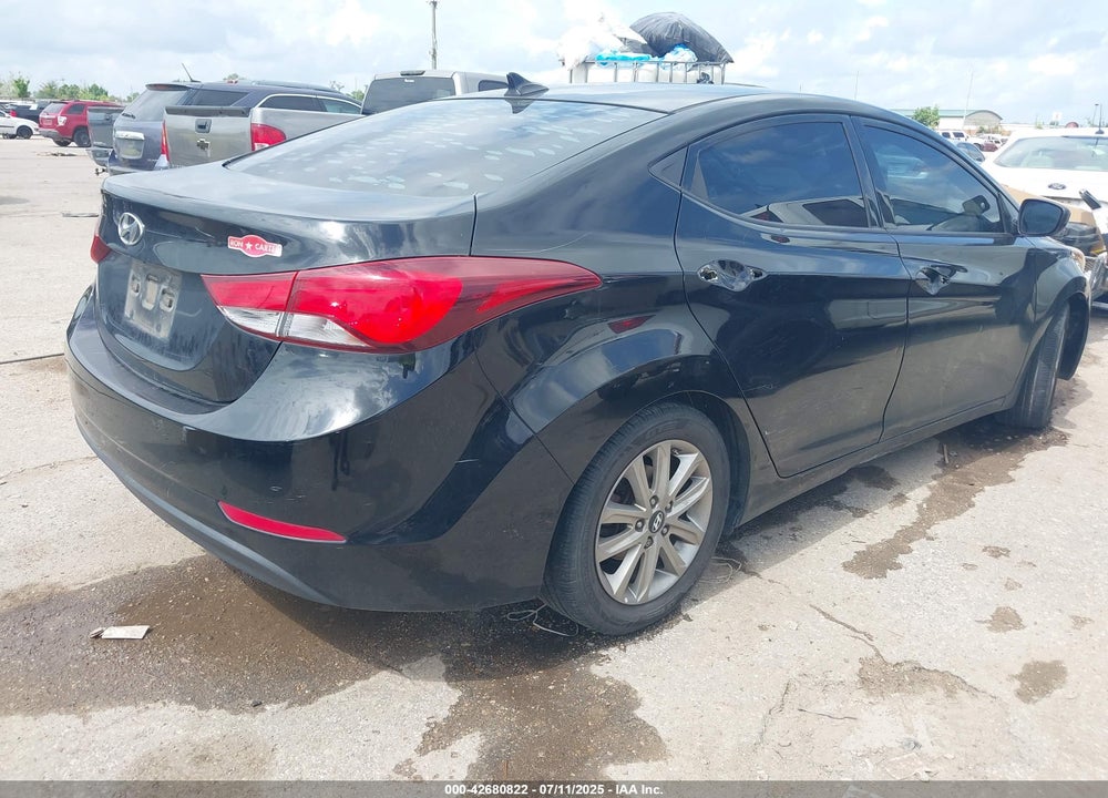2014 HYUNDAI ELANTRA VIN: 5NPDH4AE3EH458721