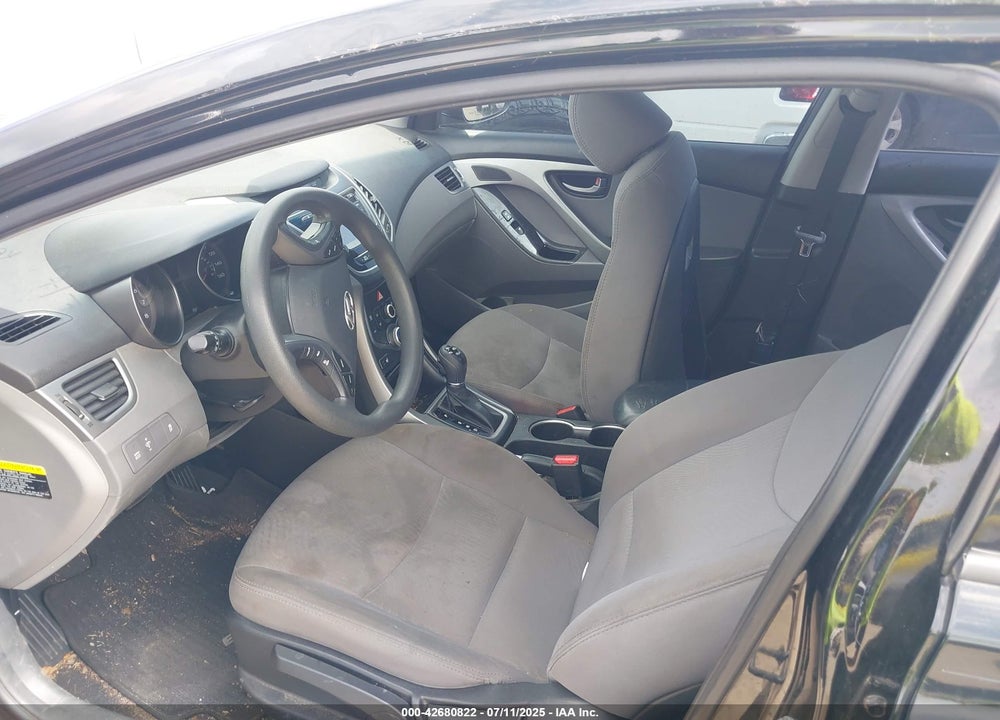 2014 HYUNDAI ELANTRA VIN: 5NPDH4AE3EH458721