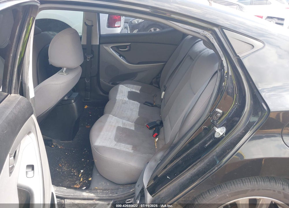 2014 HYUNDAI ELANTRA VIN: 5NPDH4AE3EH458721