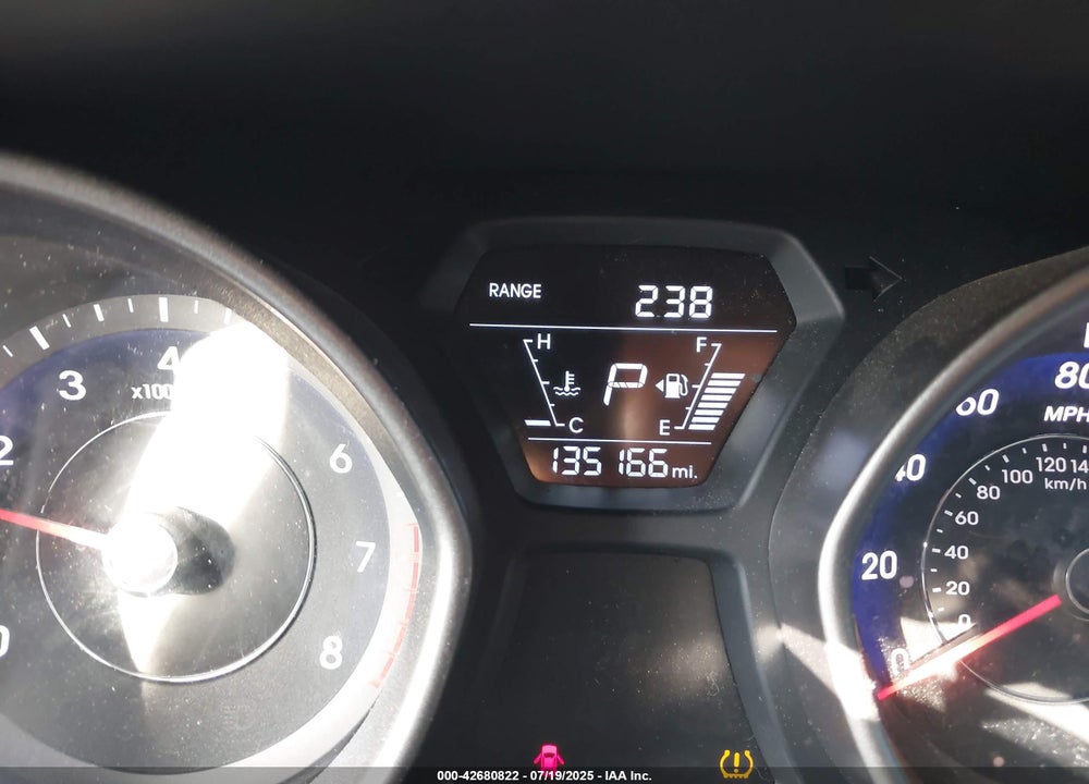2014 HYUNDAI ELANTRA VIN: 5NPDH4AE3EH458721