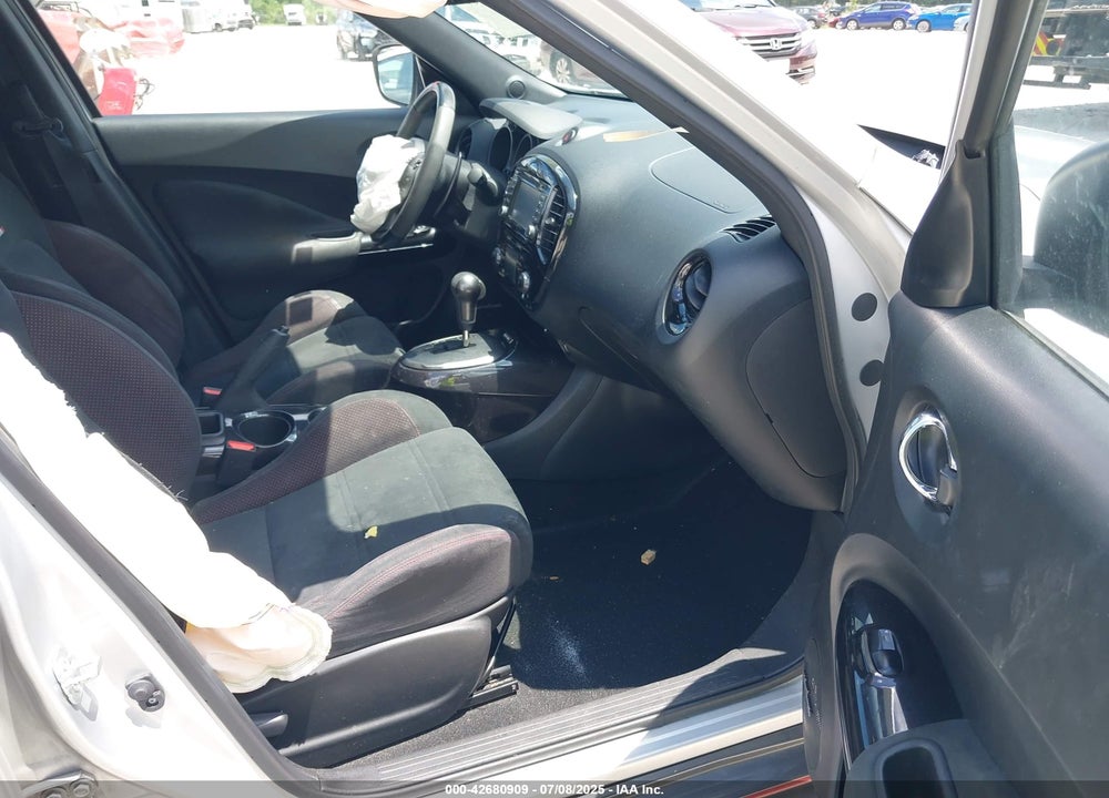 2015 NISSAN JUKE VIN: JN8AF5MV9FT564182