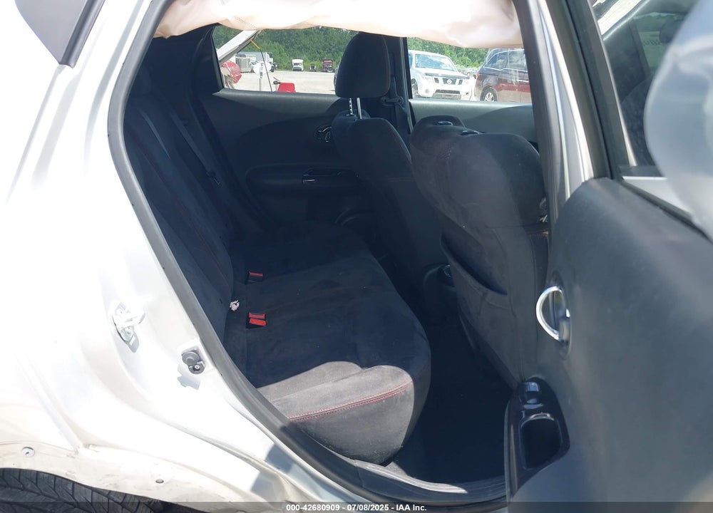 2015 NISSAN JUKE VIN: JN8AF5MV9FT564182