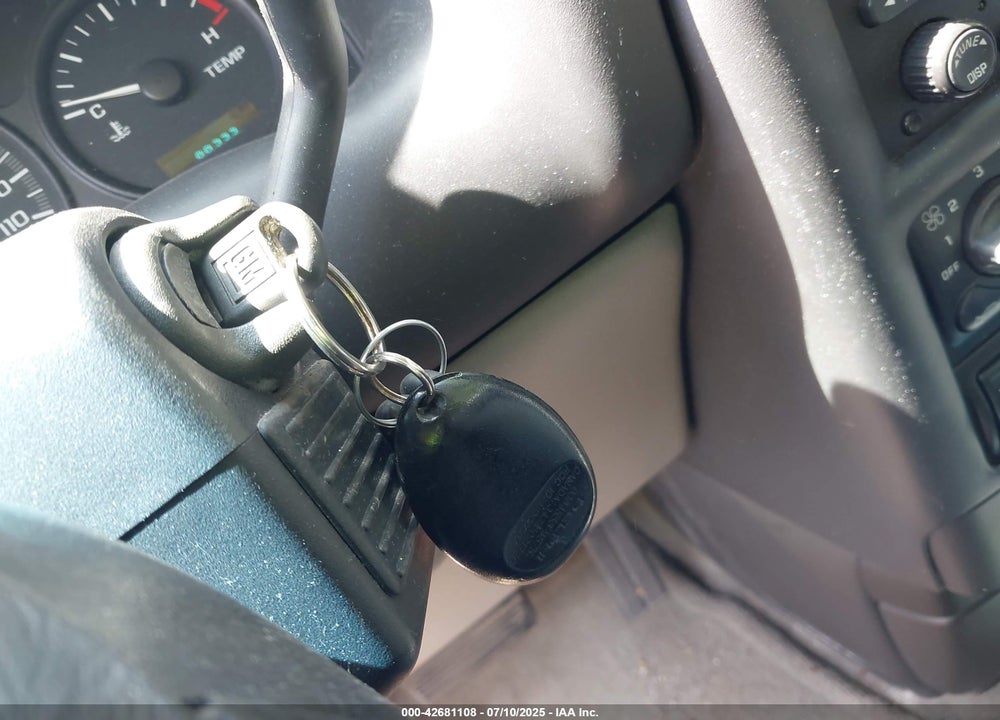 2002 CHEVROLET VENTURE LS VIN: 1GNDU03E52D292888