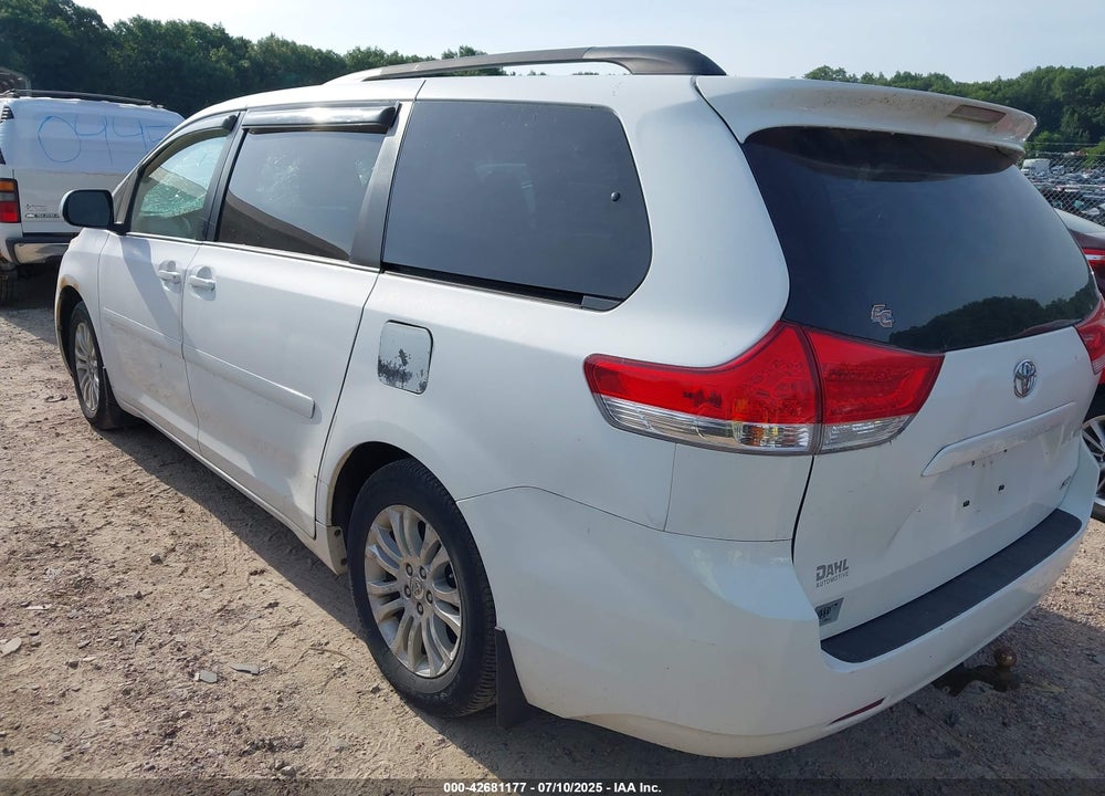 2011 TOYOTA SIENNA XLE V6 VIN: 5TDYK3DC1BS026108