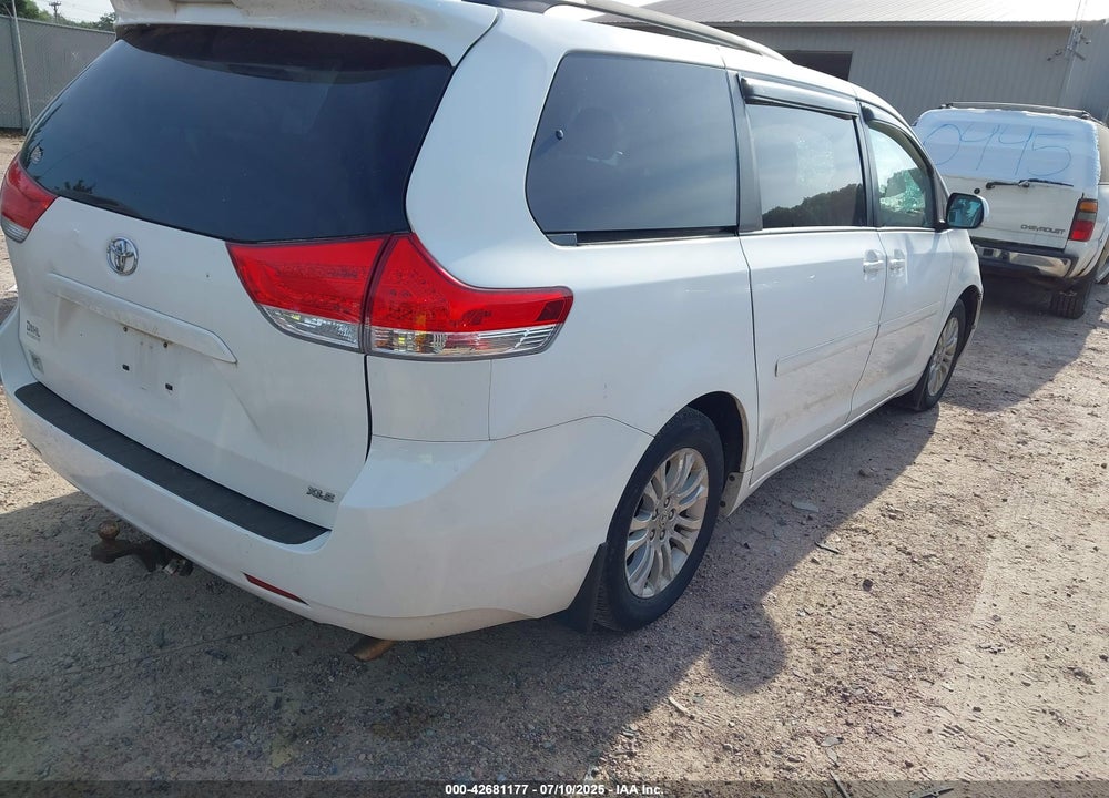 2011 TOYOTA SIENNA XLE V6 VIN: 5TDYK3DC1BS026108
