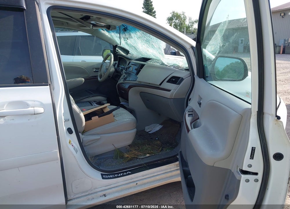 2011 TOYOTA SIENNA XLE V6 VIN: 5TDYK3DC1BS026108