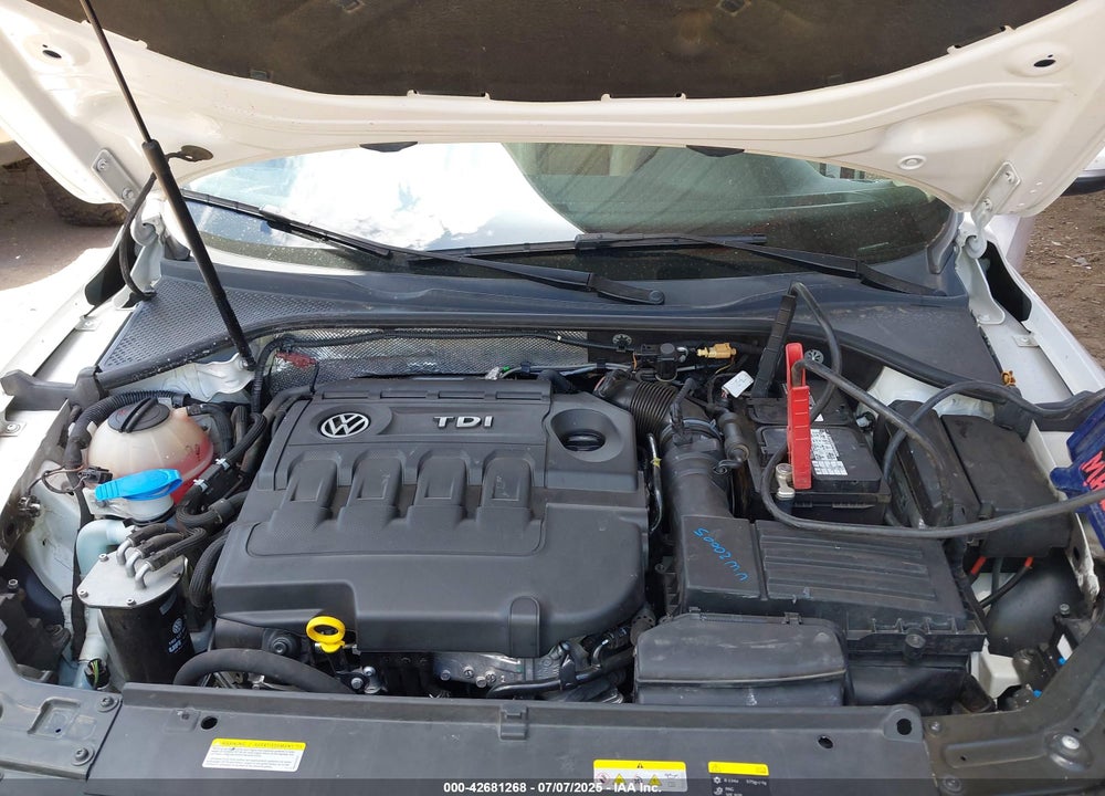 2015 VOLKSWAGEN PASSAT VIN: 1VWCV7A35FC003139
