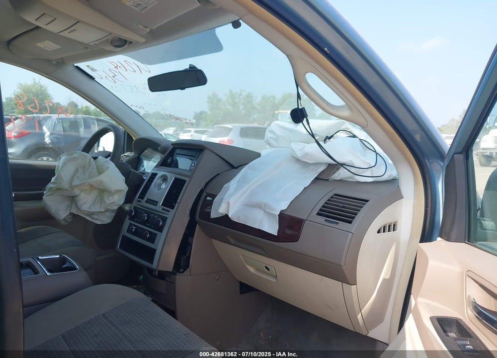 2010 CHRYSLER TOWN & COUNTRY VIN: 2A4RR4DE7AR167774