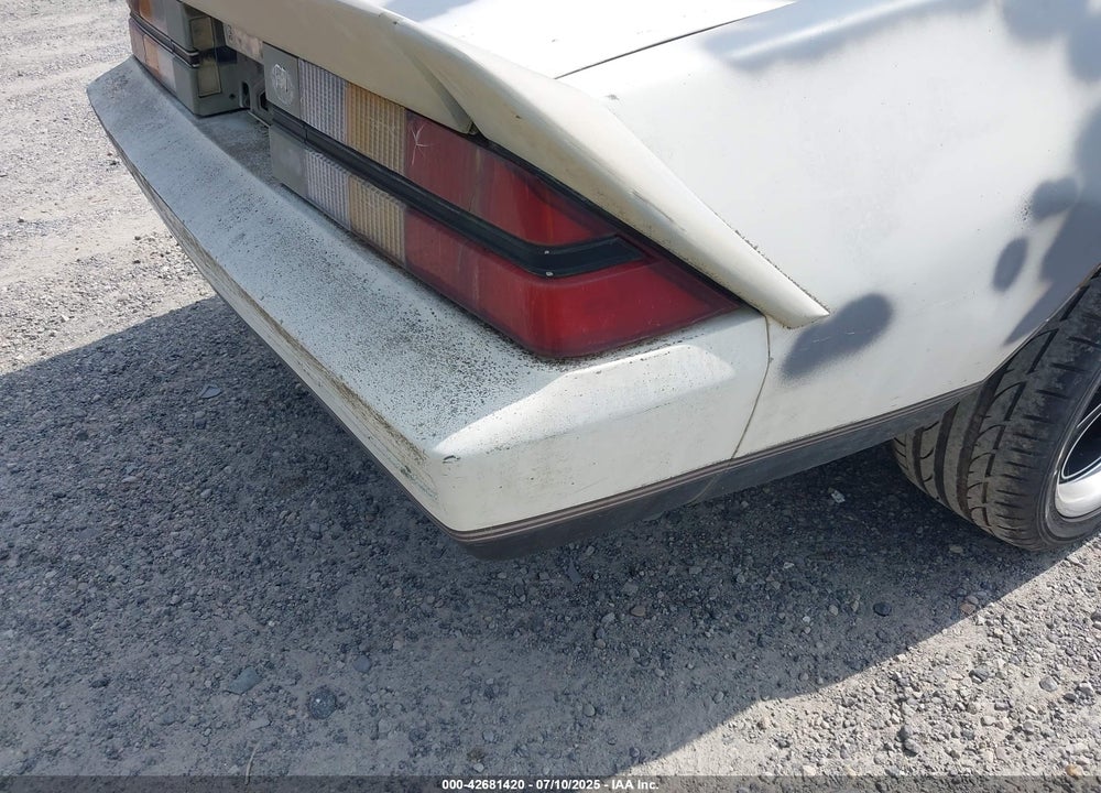 1983 CHEVROLET CAMARO BERLINETTA VIN: 1G1AS87H7DL165002