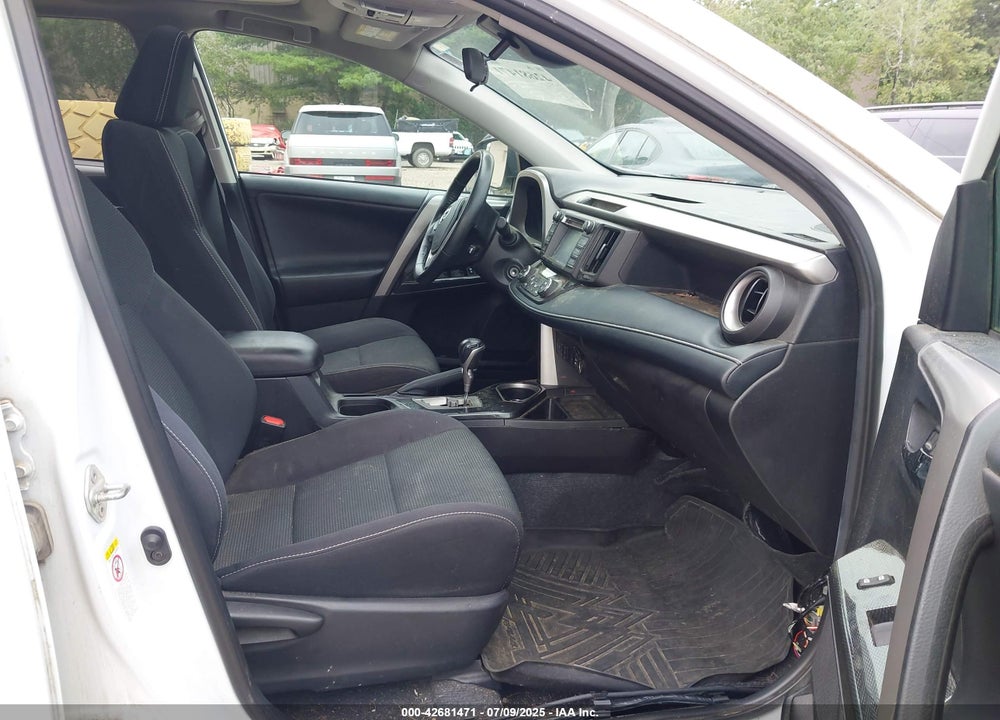2018 TOYOTA RAV4 VIN: 2T3RFREV7JW805537