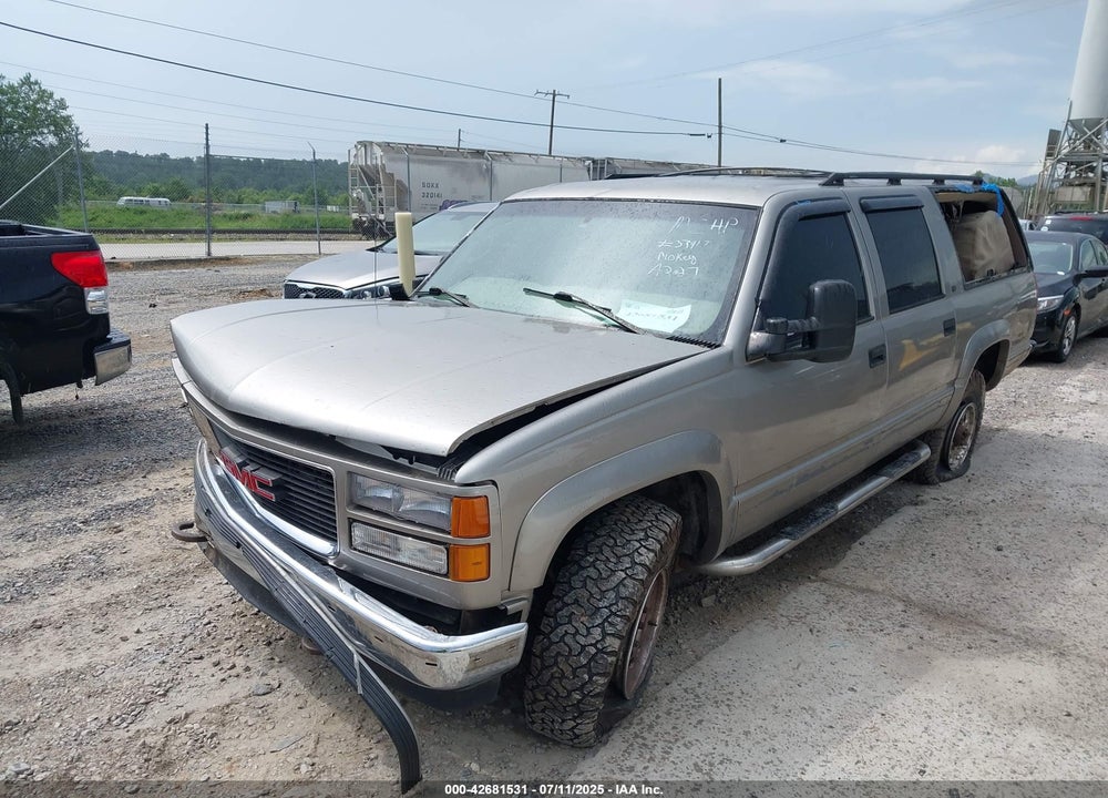 1999 GMC SUBURBAN 2500 SL VIN: 3GKGK26J4XG530681