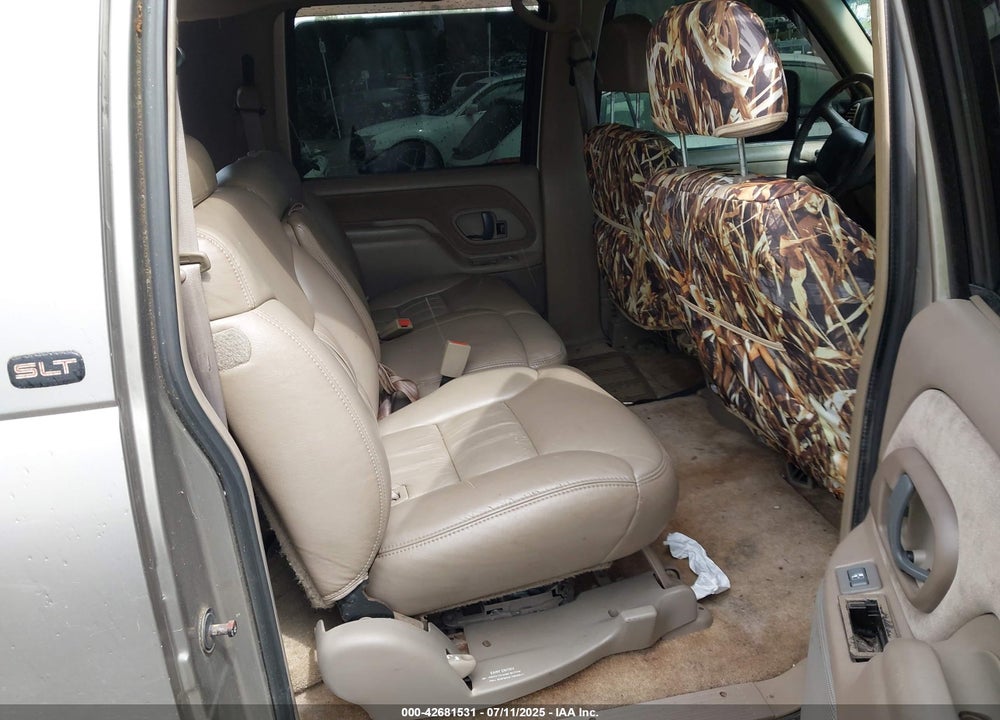 1999 GMC SUBURBAN 2500 SL VIN: 3GKGK26J4XG530681