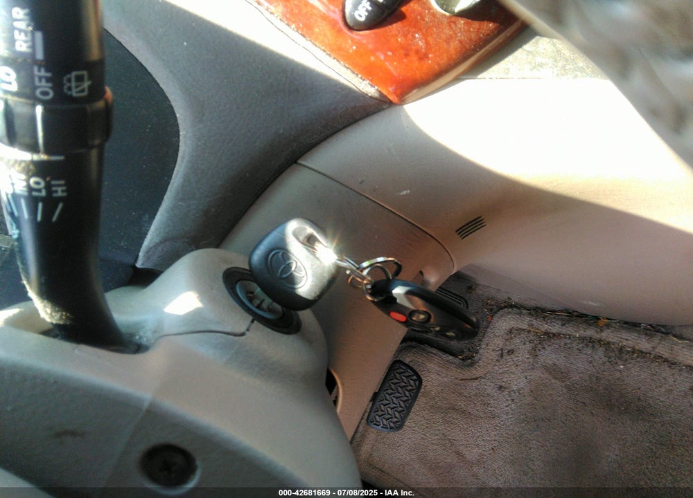 2005 TOYOTA SIENNA XLE VIN: 5TDZA22C15S269555