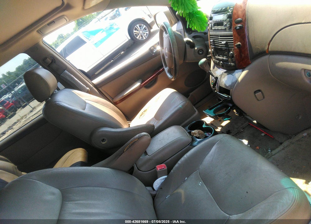 2005 TOYOTA SIENNA XLE VIN: 5TDZA22C15S269555
