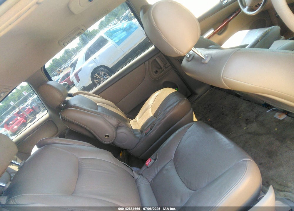 2005 TOYOTA SIENNA XLE VIN: 5TDZA22C15S269555