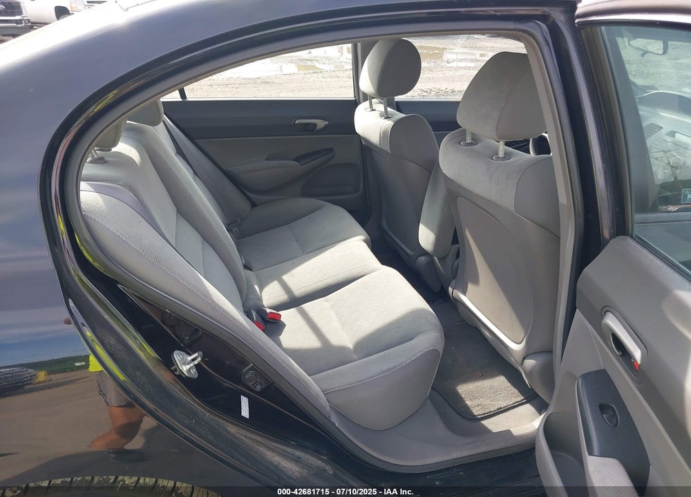 2010 HONDA CIVIC VIN: 2HGFA1F52AH588675