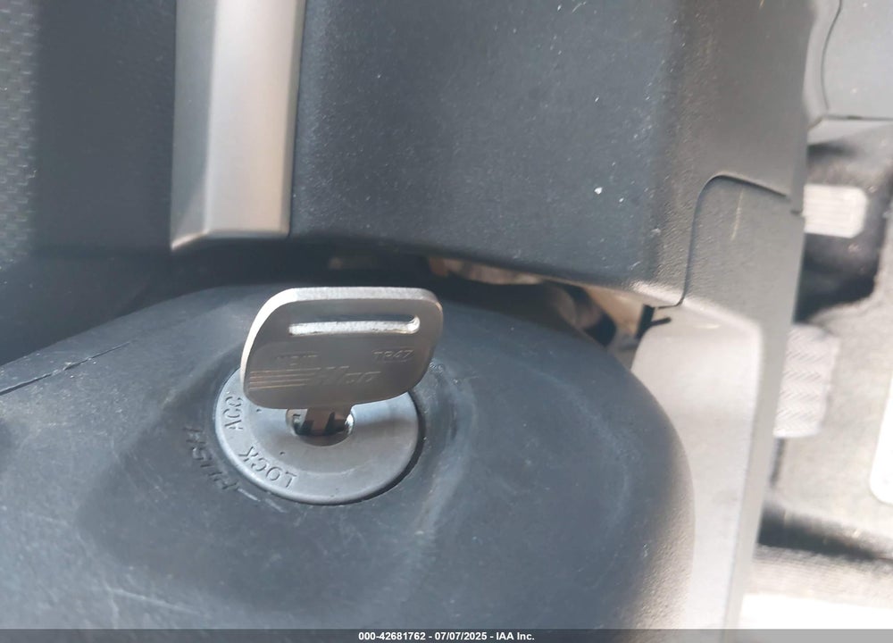 2009 SCION XB VIN: JTLKE50E891066200