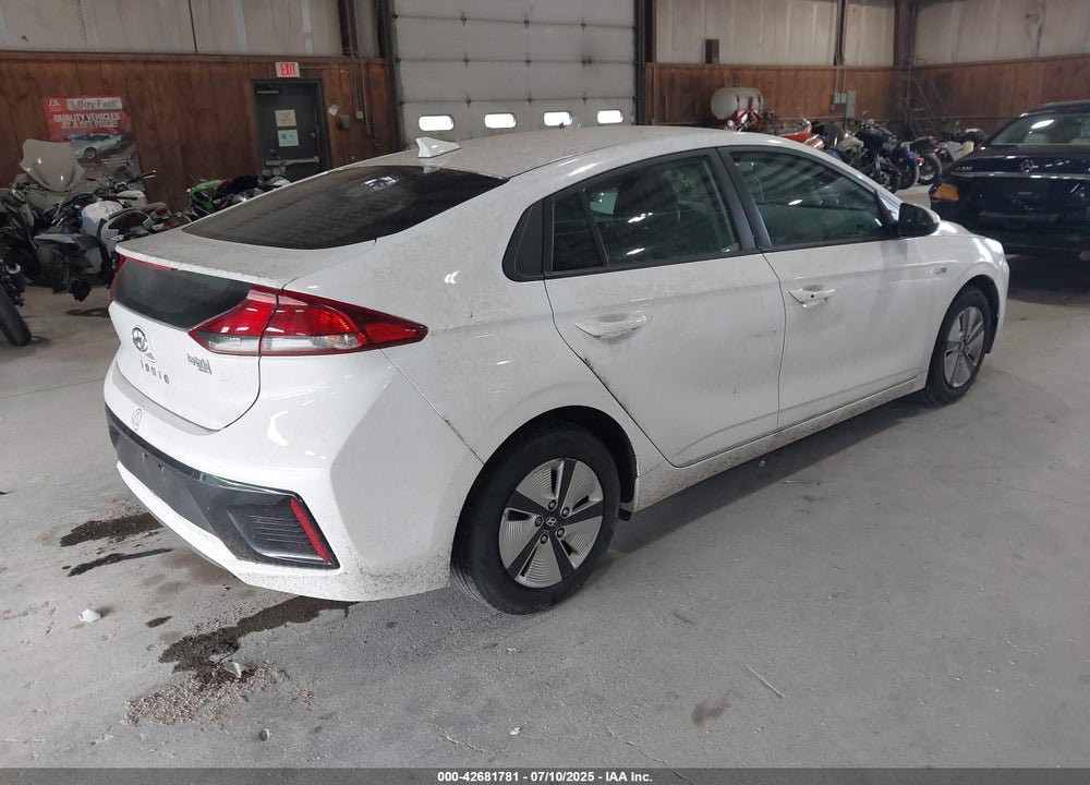 2017 HYUNDAI IONIQ HYBRID VIN: KMHC65LC1HU030557