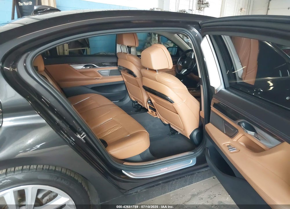 2016 BMW 7 SERIES VIN: WBA7F2C59GG420256