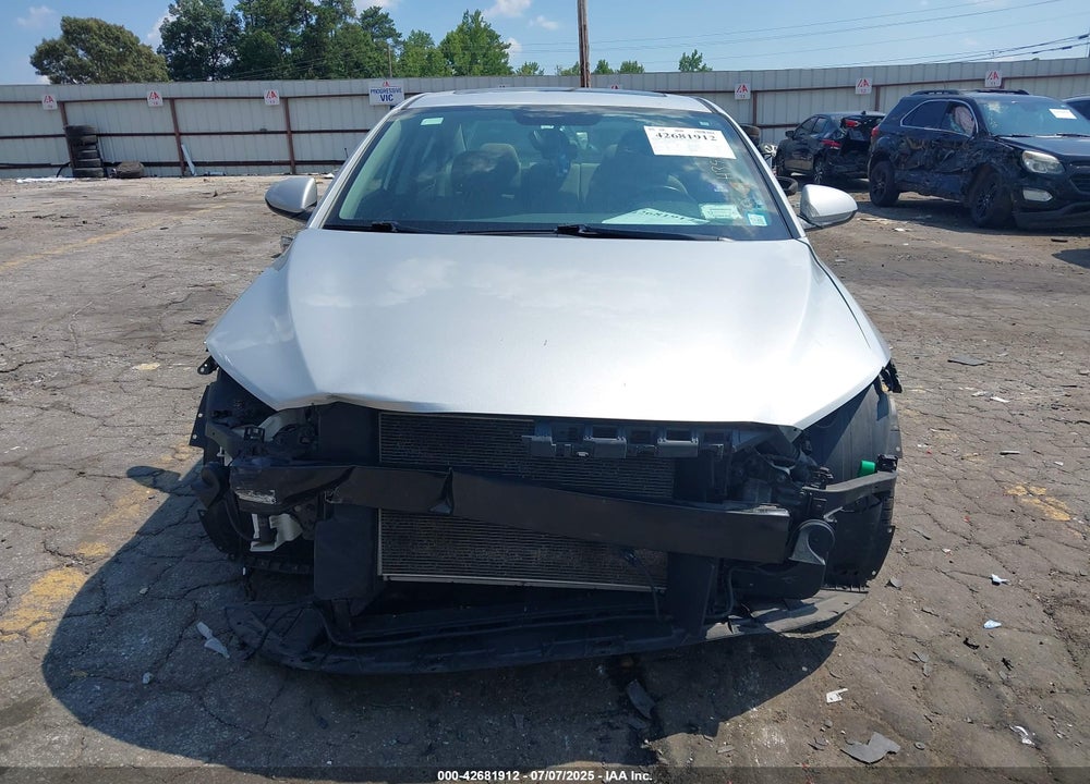 2018 HYUNDAI ELANTRA VIN: 5NPD84LFXJH391549