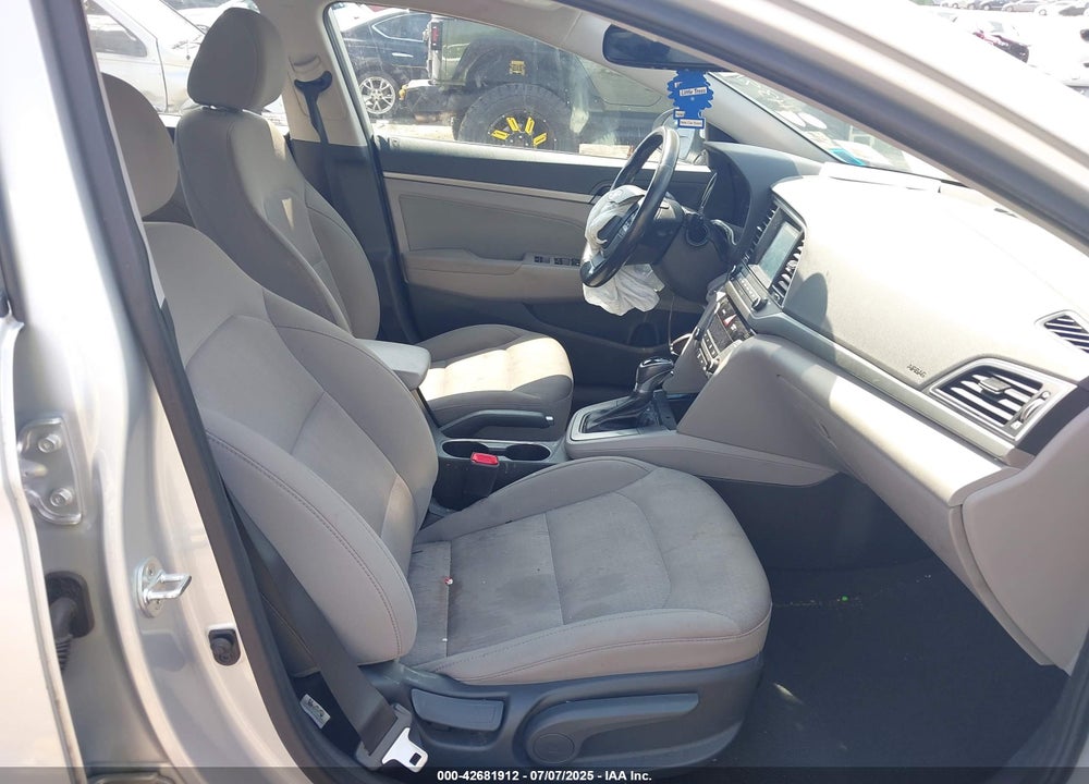 2018 HYUNDAI ELANTRA VIN: 5NPD84LFXJH391549