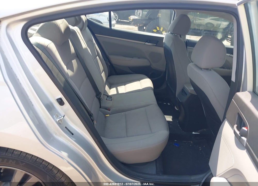 2018 HYUNDAI ELANTRA VIN: 5NPD84LFXJH391549